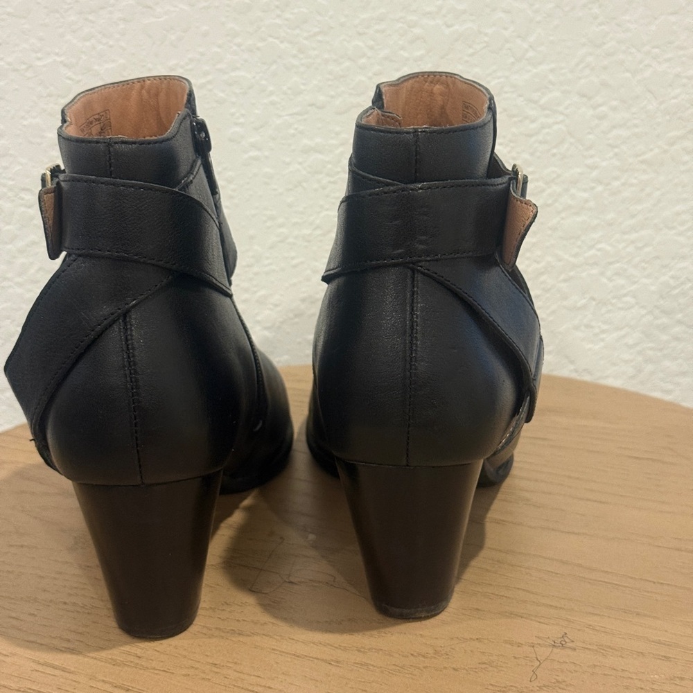 Vionic‎ Black Ankle Boots with Gold Buckle - Picture 3 of 12